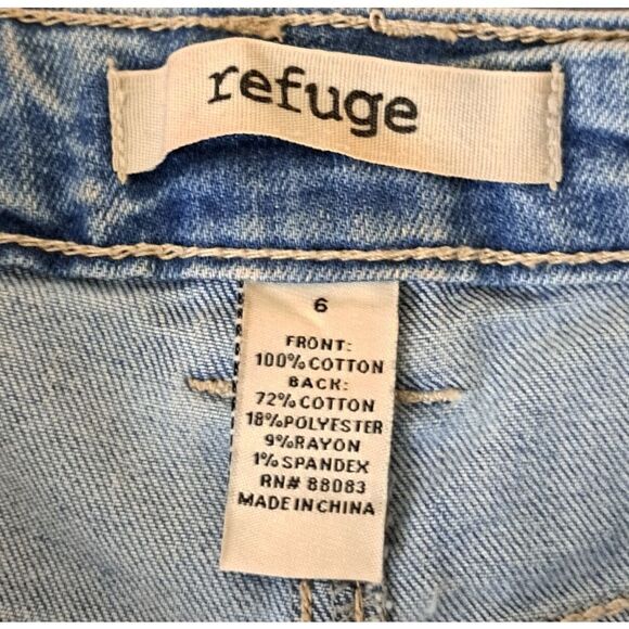 Refuge button fly distressed jean shorts size 6 - Picture 2 of 3